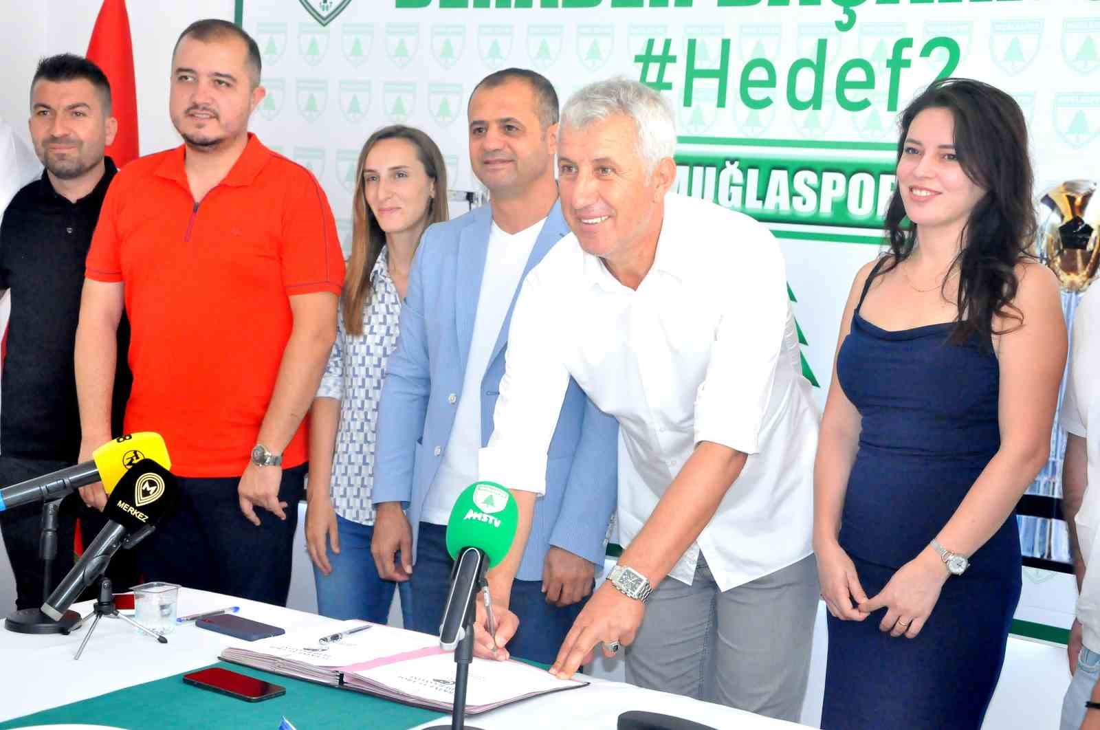 Muğlaspor yeni teknik direktörü Durmuş’u tanıttı
