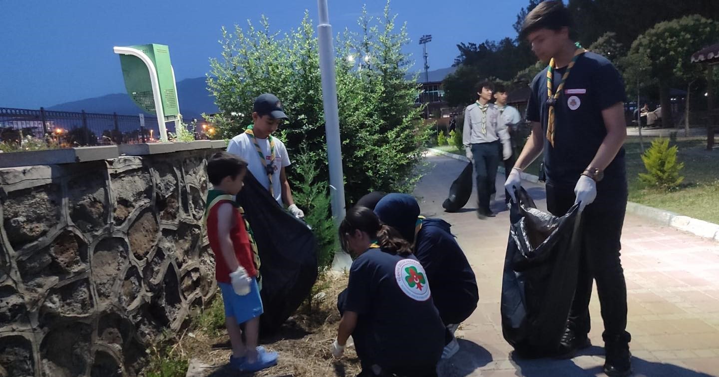 Osmaniye’de izciler çevre temizliği yaptı
