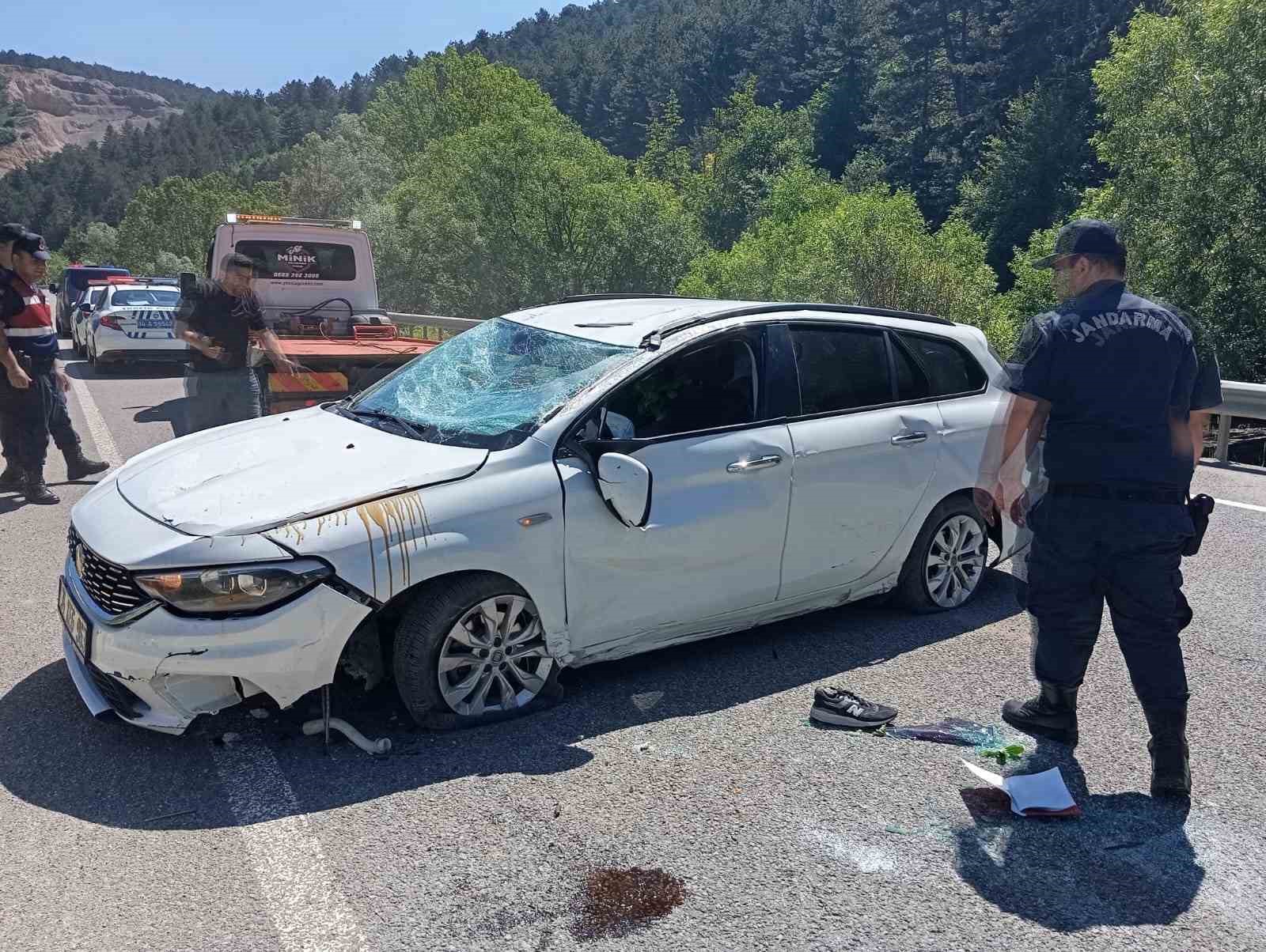 Kontrolden çıkan otomobil takla attı: 2 yaralı
