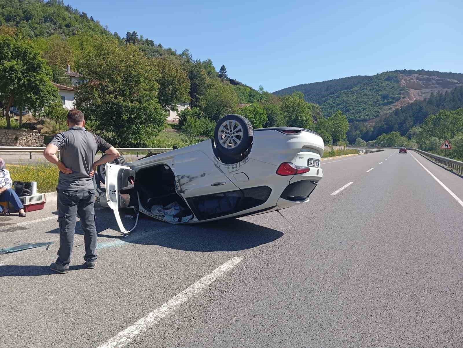 Kontrolden çıkan otomobil takla attı: 2 yaralı
