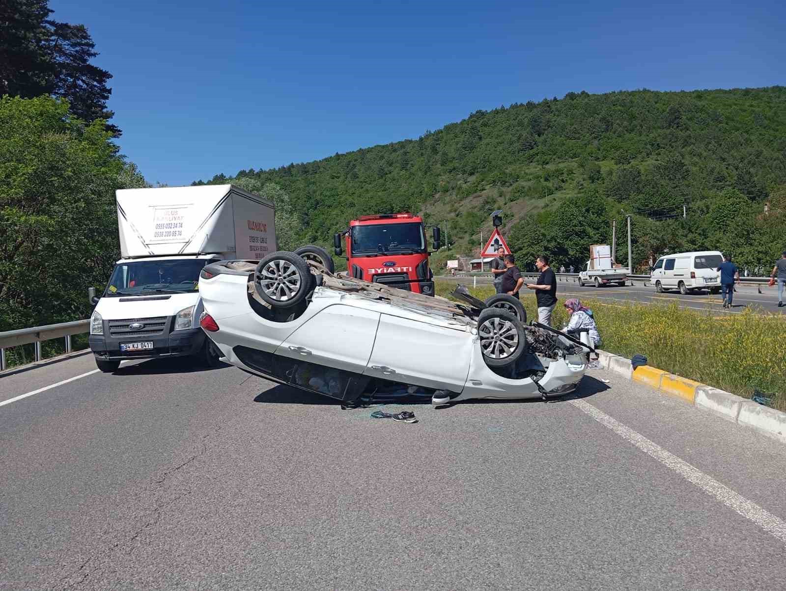 Kontrolden çıkan otomobil takla attı: 2 yaralı
