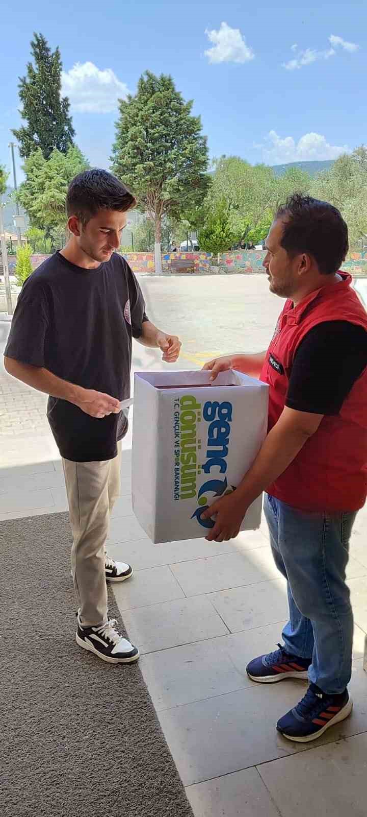 Muğla’da Gönüllü Gençler Köy Okulları için kalem topladı
