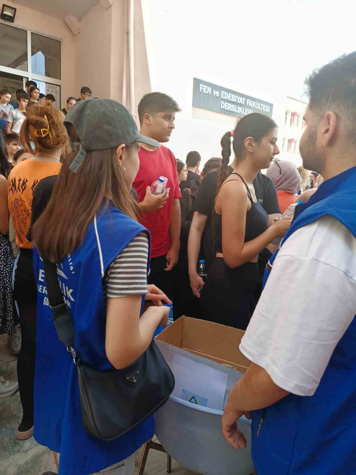 Muğla’da Gönüllü Gençler Köy Okulları için kalem topladı
