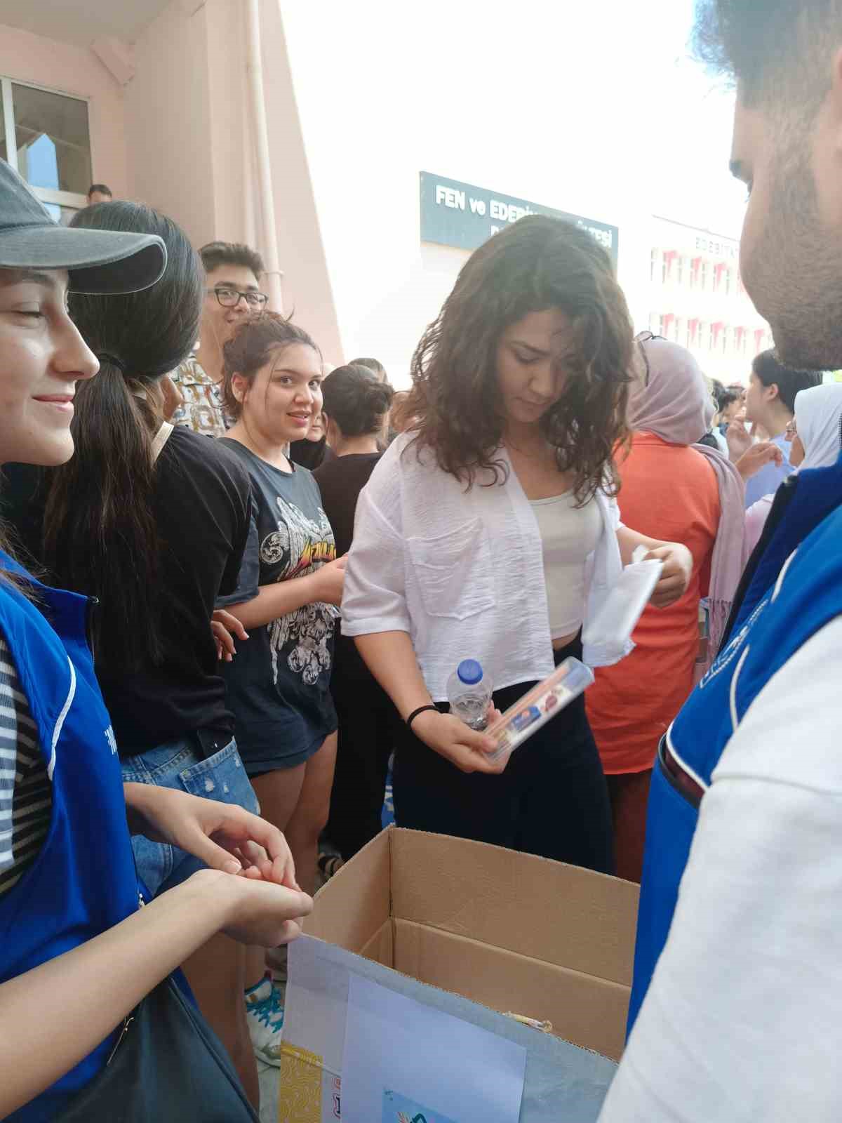 Muğla’da Gönüllü Gençler Köy Okulları için kalem topladı
