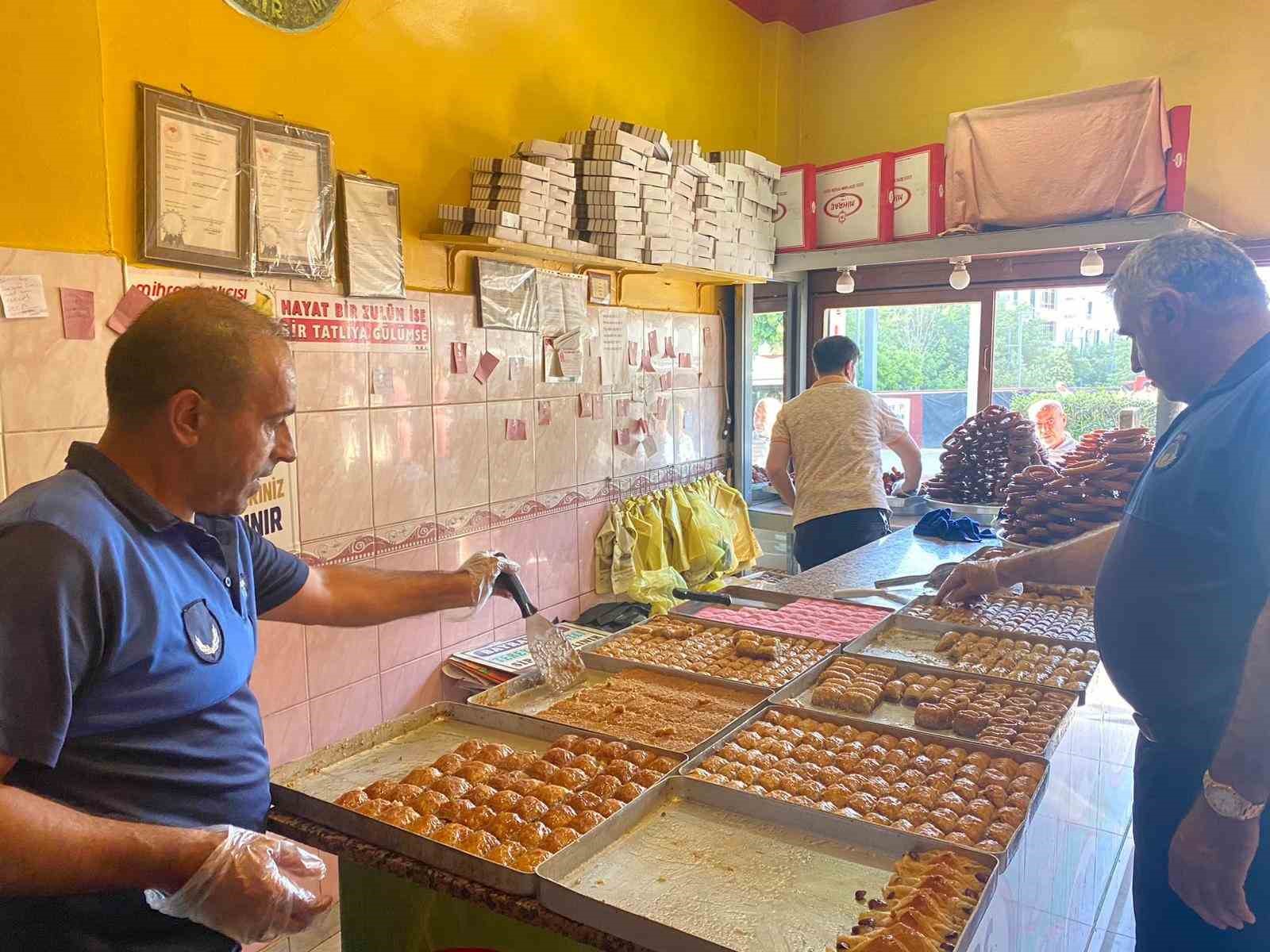 Siirt’te bayram öncesi tatlı imalathaneleri denetlendi
