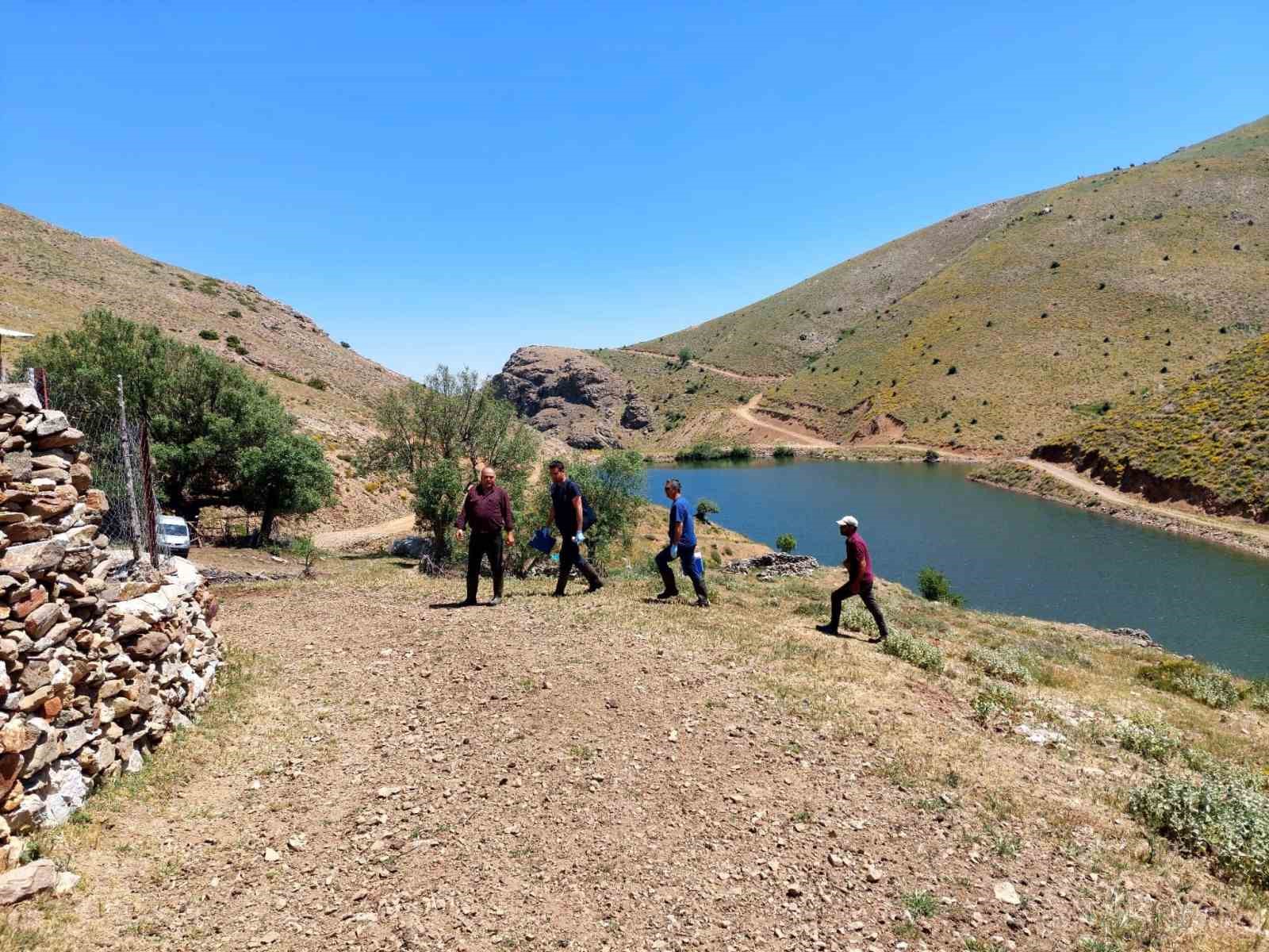 Salihli’de küçükbaş hayvanlar aşılanıyor
