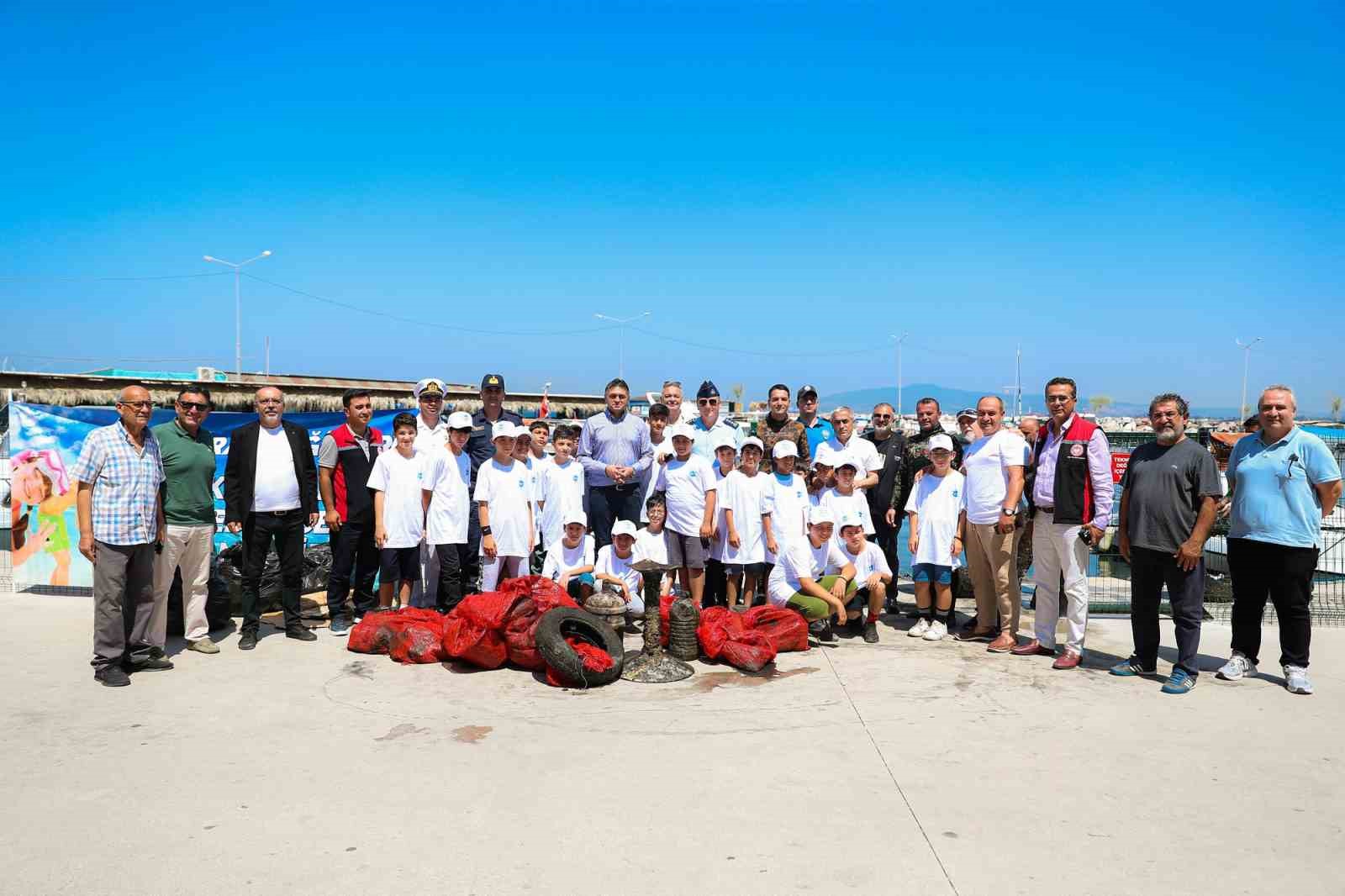 Aliağa’da deniz dibi temizliği yapıldı
