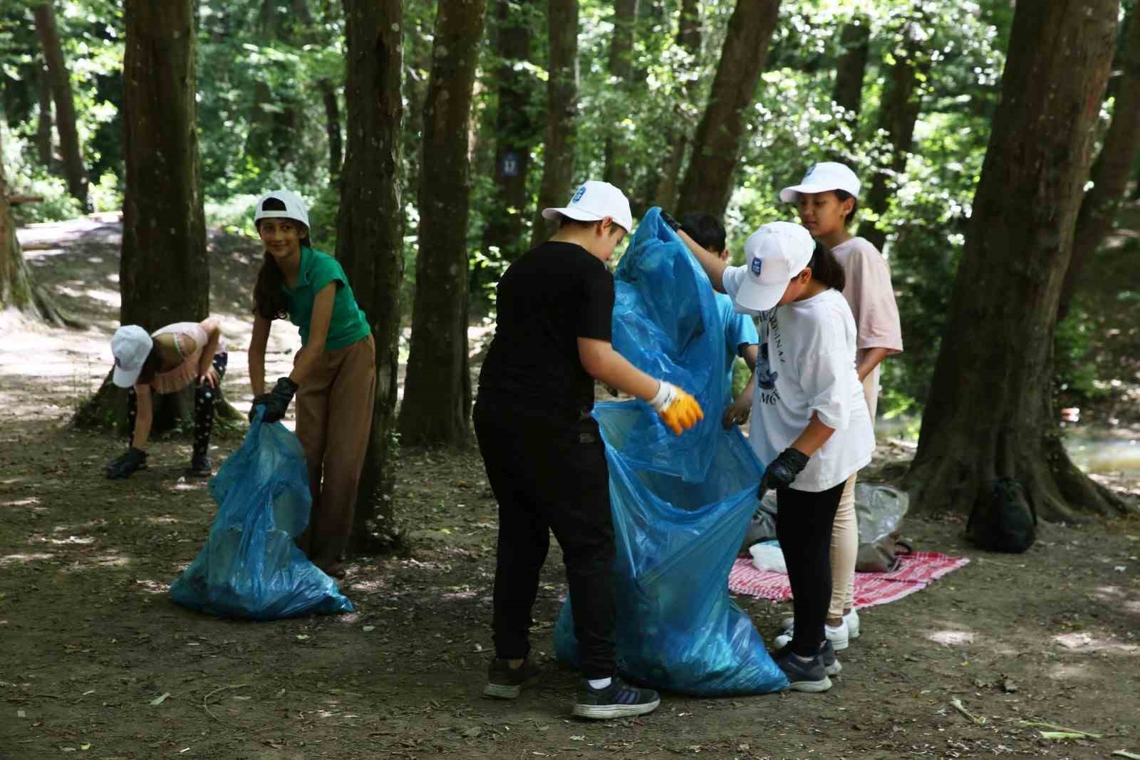 Eyüpsultan’da çöp toplama etkinliği düzenledi
