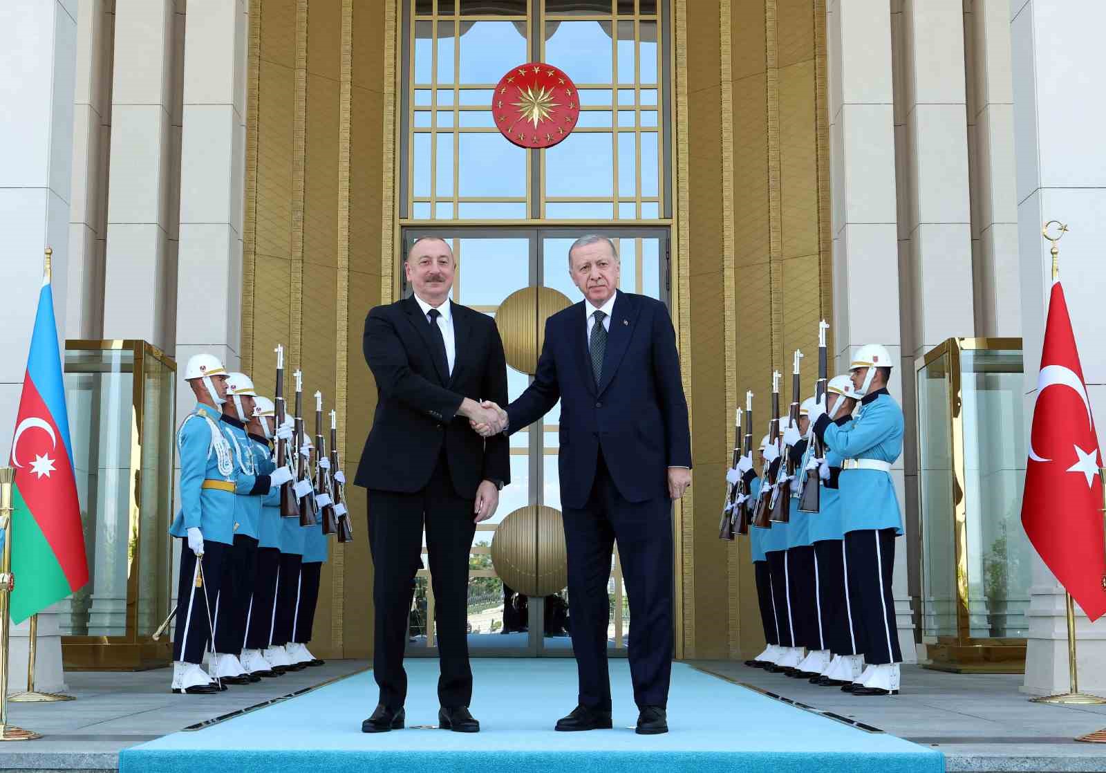 Cumhurbaşkanı Erdoğan, Azerbaycan Cumhurbaşkanı Aliyev ile görüştü
