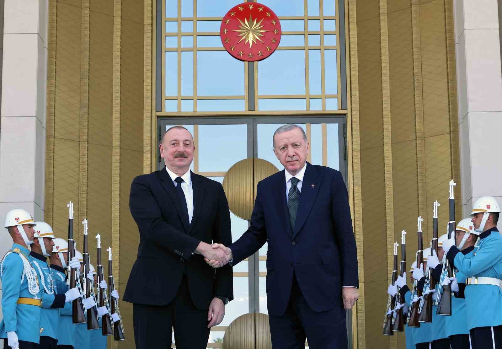 Cumhurbaşkanı Erdoğan, Azerbaycan Cumhurbaşkanı Aliyev ile görüştü
