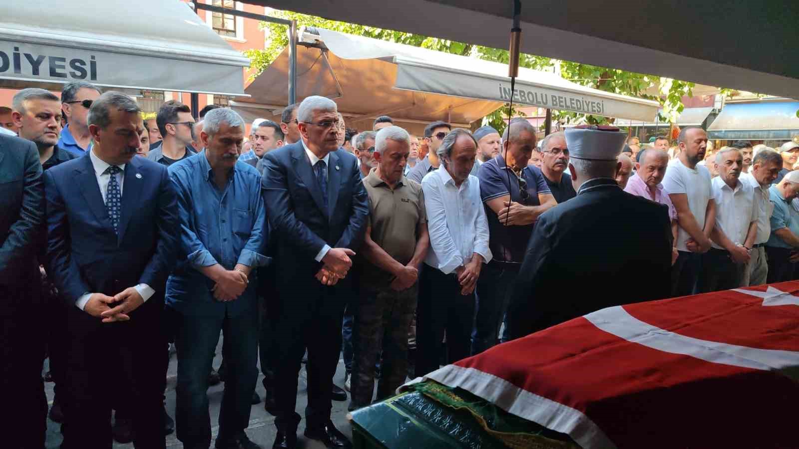 İYİ Parti Genel Başkanı Dervişoğlu, yakın arkadaşının cenaze törenine katıldı
