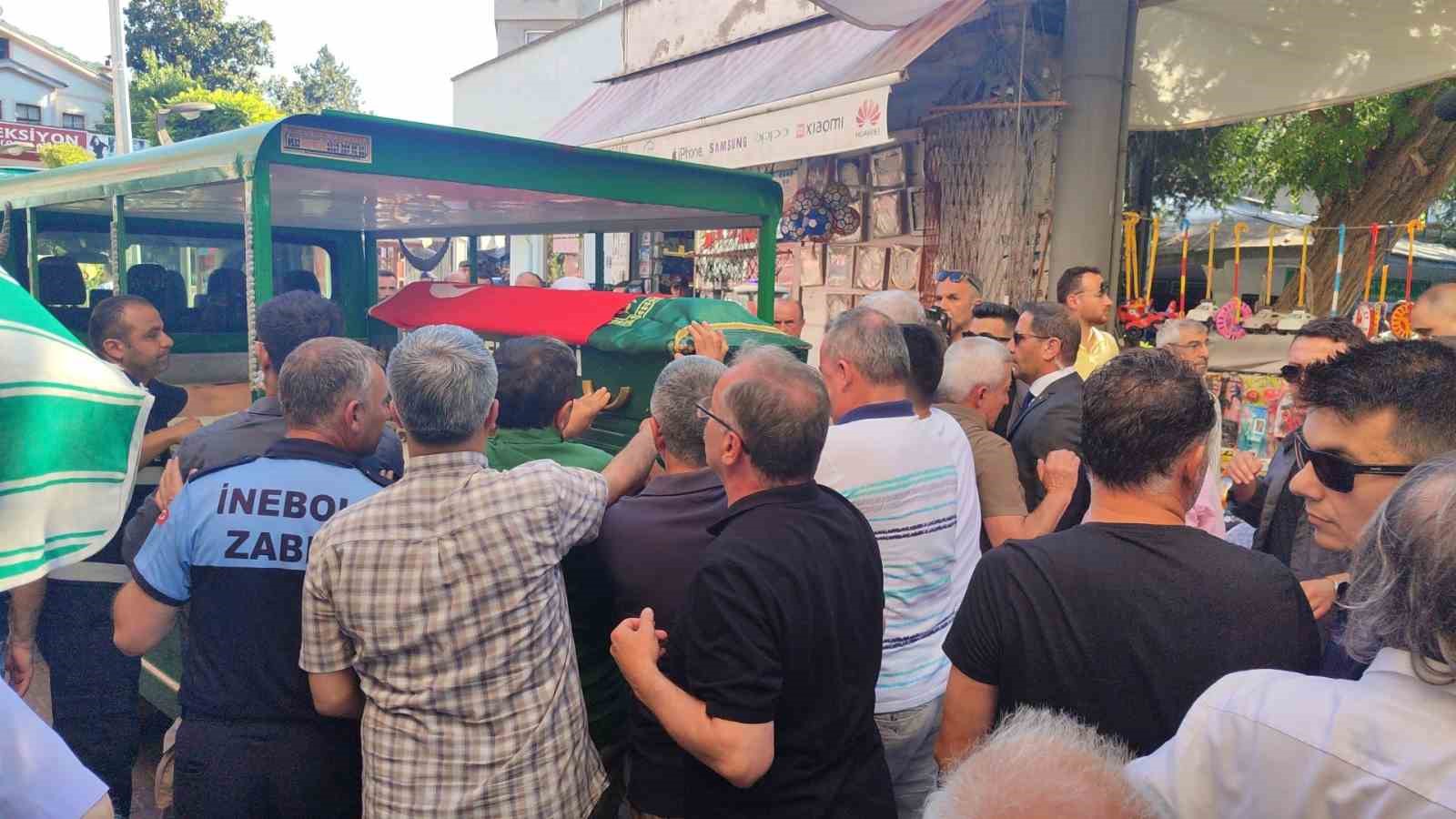 İYİ Parti Genel Başkanı Dervişoğlu, yakın arkadaşının cenaze törenine katıldı
