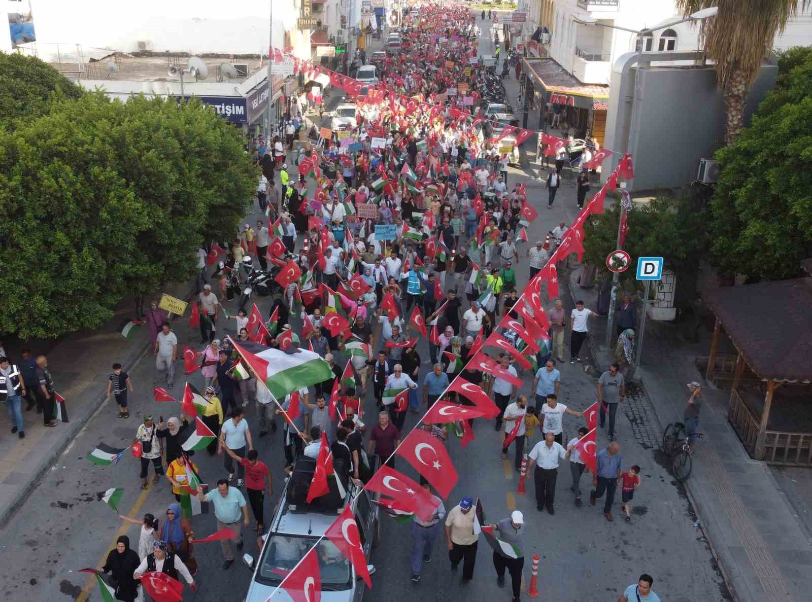 Mersin’de Filistin’e destek, İsrail’e tepki yürüyüşü
