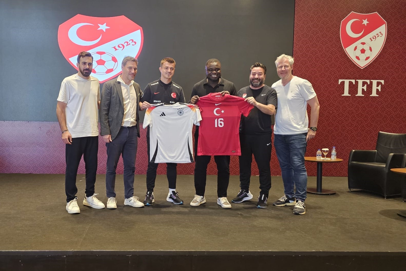 U16 Milli Takımı, Gerald Asamoah ile Riva’da bir araya geldi
