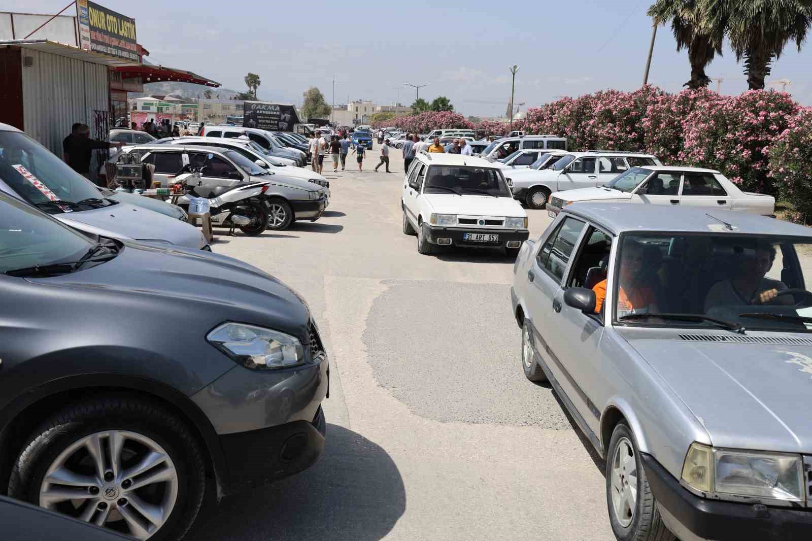 Araba pazarında sessiz bekleyiş, faiz oranları araç alım satımını vurdu
