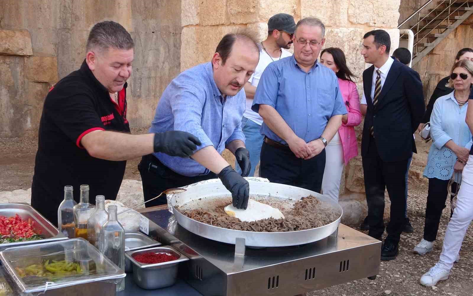 UNESCO’nun kalıcı listesine aday Kızkalesi, müzik ve tantuniyle buluştu
