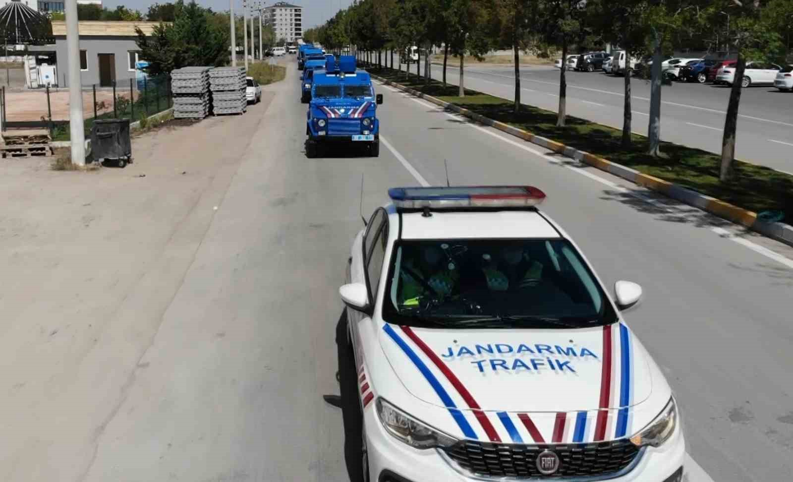 Vites topuzu altında uyuşturucu sevkiyatına jandarma darbesi: 2 tutuklama
