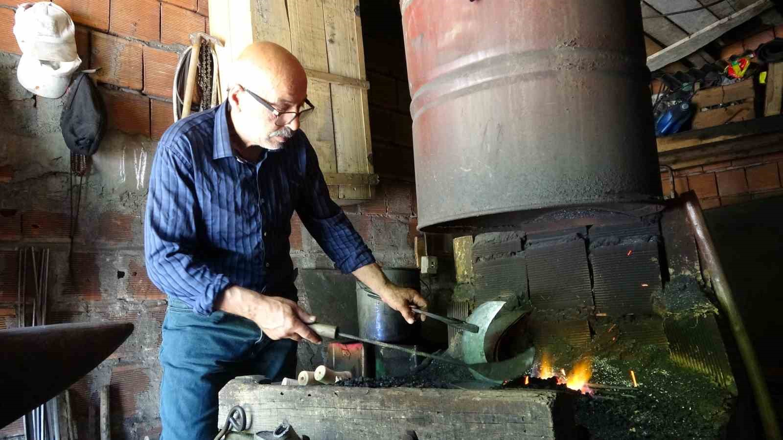 Babalarının dedelerinin mesleğini yarım asırdan fazla sürdürüyor
