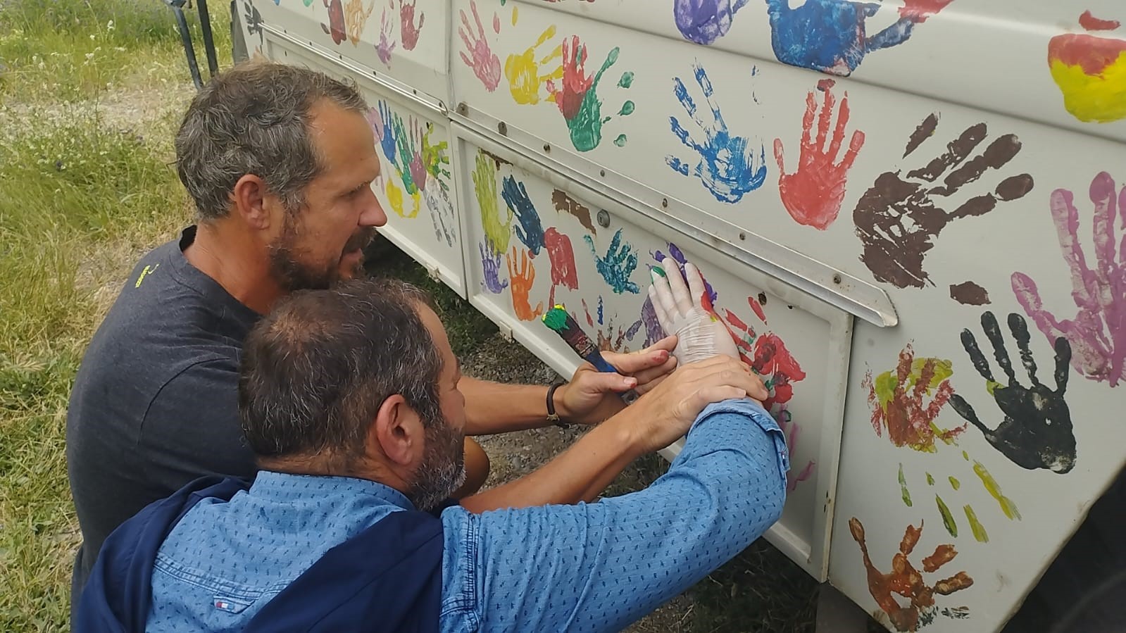 Alman turistler el izleriyle bağ kuruyor
