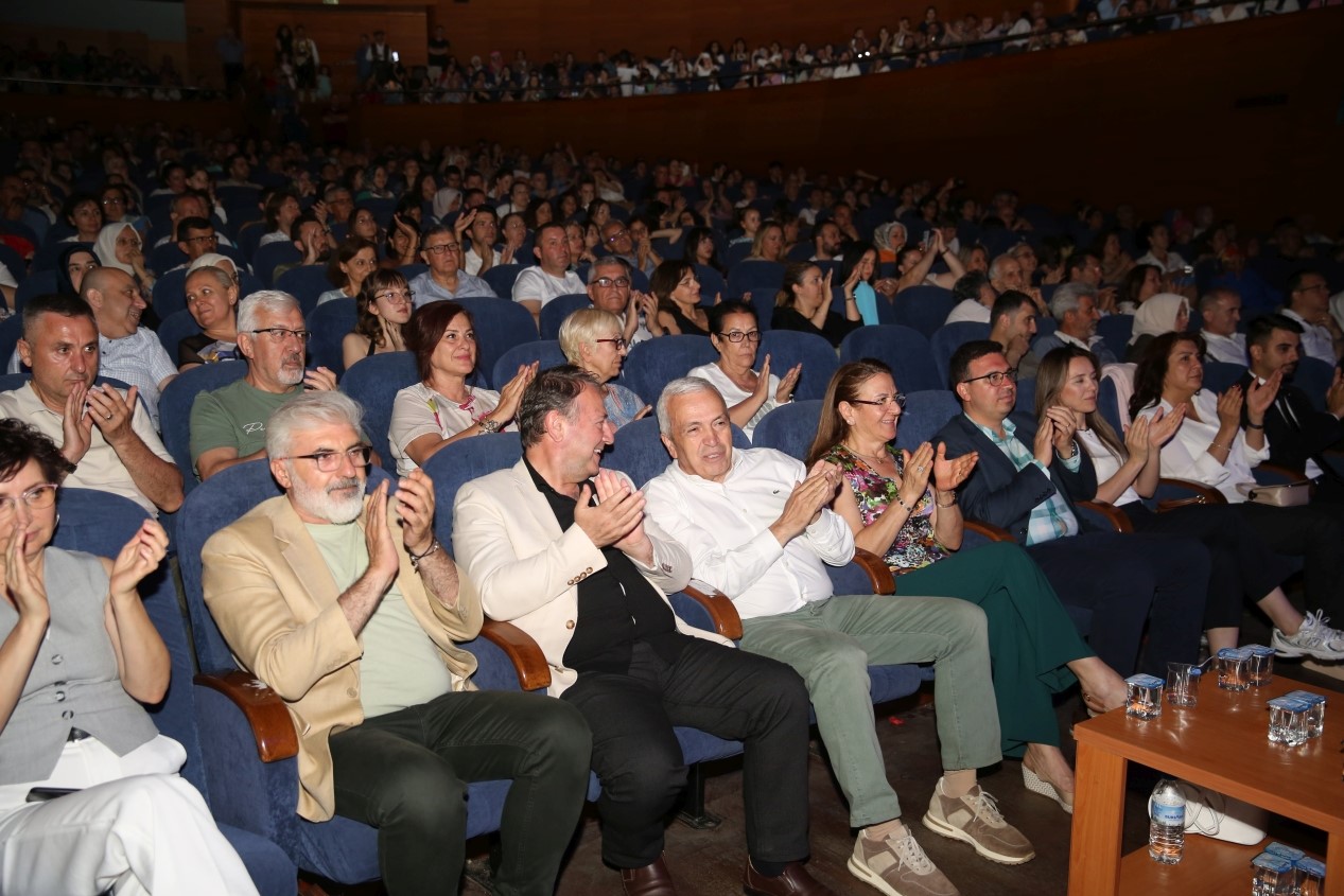 Nilüfer’in rengi ’Nirengi’ izleyicileri büyüledi
