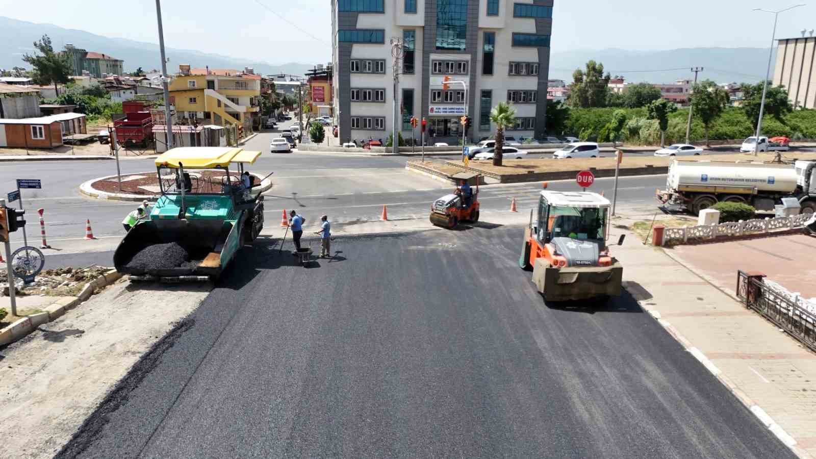 Büyükşehir Nazilli’de yolları yeniliyor
