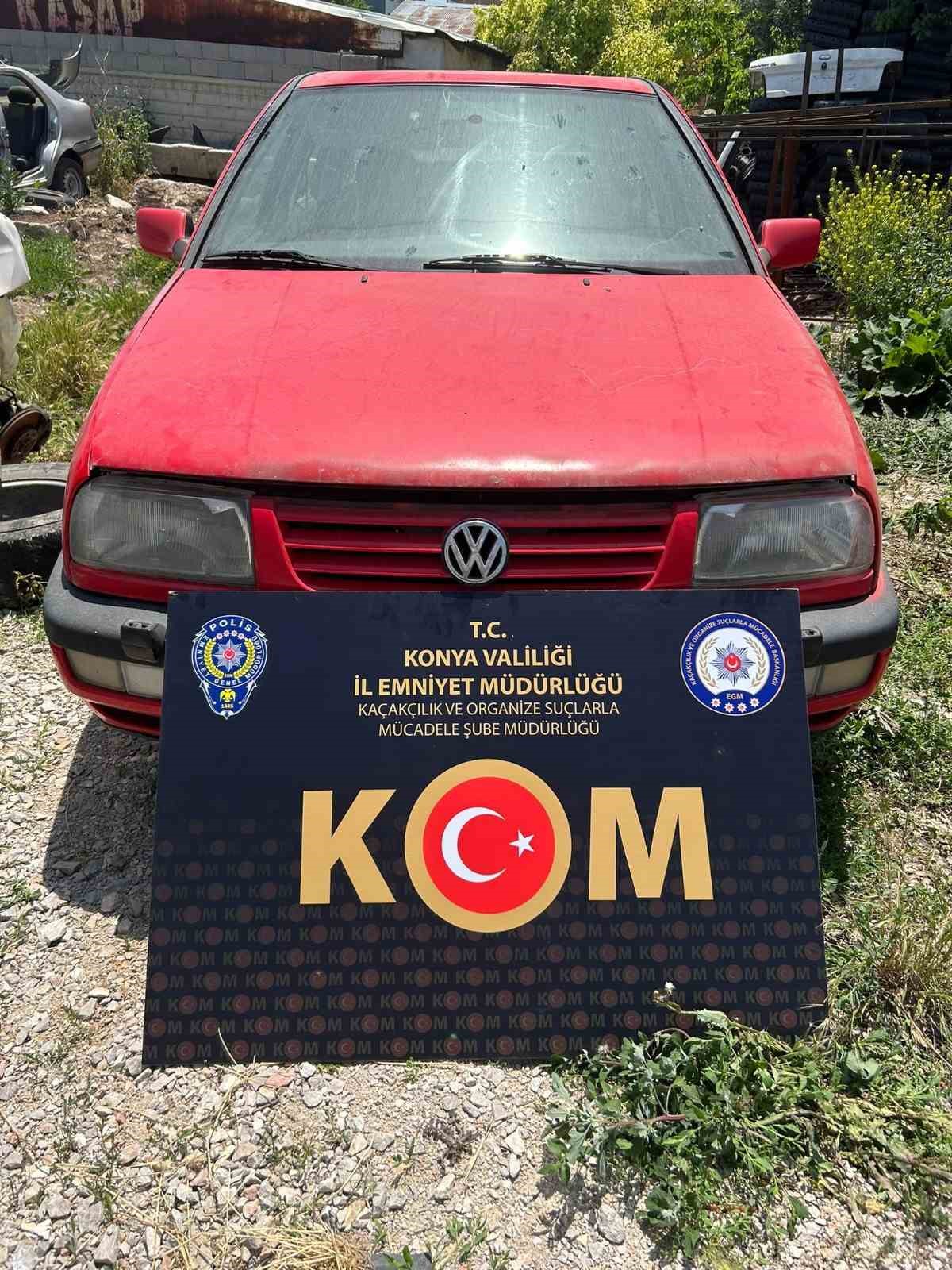 Konya’da gümrük kaçağı araç, sahte plakalar ele geçirildi: 4 gözaltı
