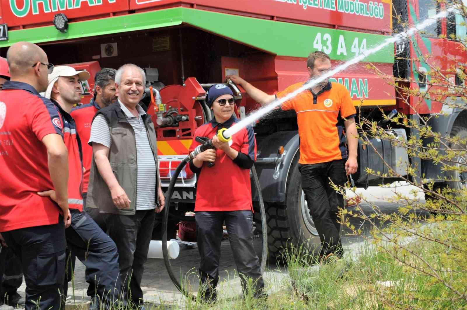 Kütahya Orman Bölge Müdürlüğünde orman yangınlarıyla mücadele gönüllü eğitimleri
