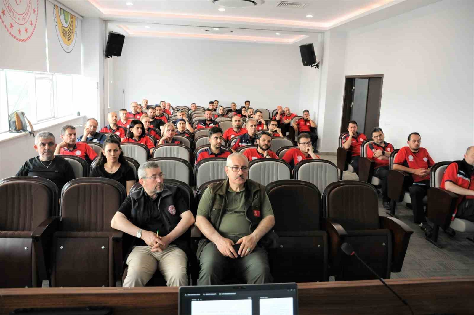 Kütahya Orman Bölge Müdürlüğünde orman yangınlarıyla mücadele gönüllü eğitimleri
