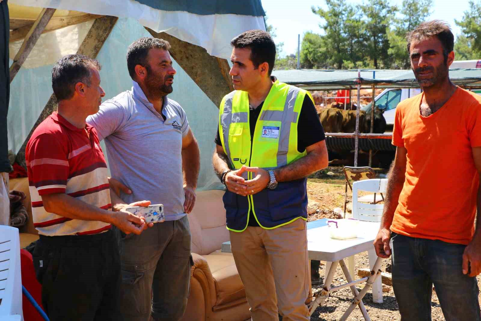 Büyükşehir kurban pazar yerlerini ilaçlıyor
