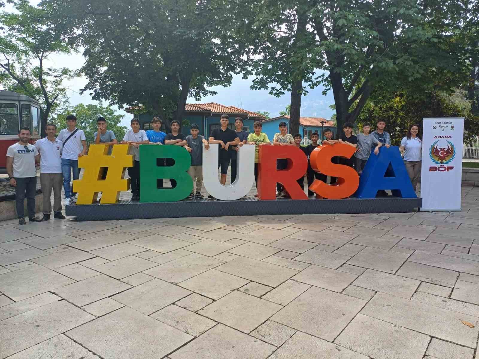 Adana’da eğitim gören 40 lise öğrencisi polis tarafından Bursa ve Çanakkale’ye götürüldü
