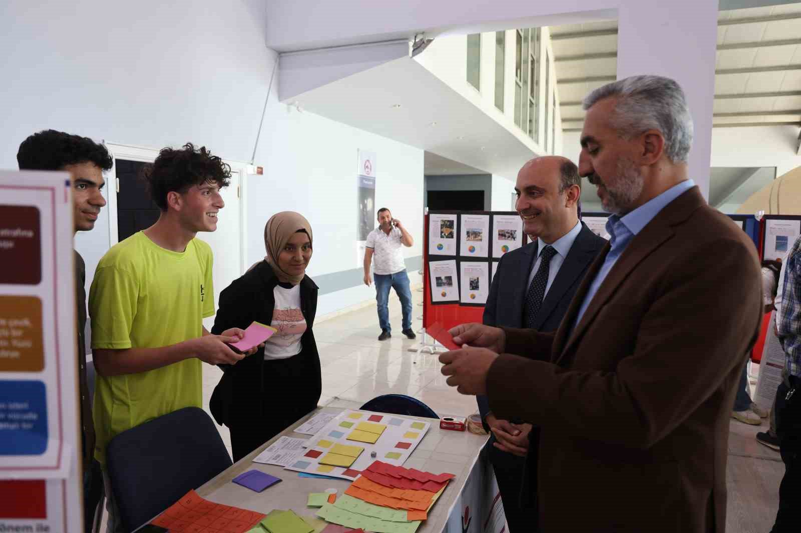 Öğrencilerin geliştirdiği projeler, TUBİTAK 4006 Bilim Fuarı Festivali’nde sergilendi
