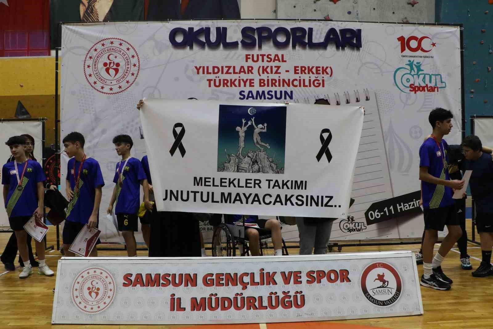 Futsal müsabakaları nefes kesti
