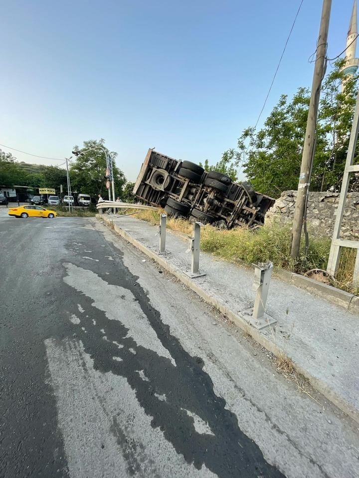 Başakşehir’de feci kaza: Bir kişi ölümden döndü, o anlar kamerada
