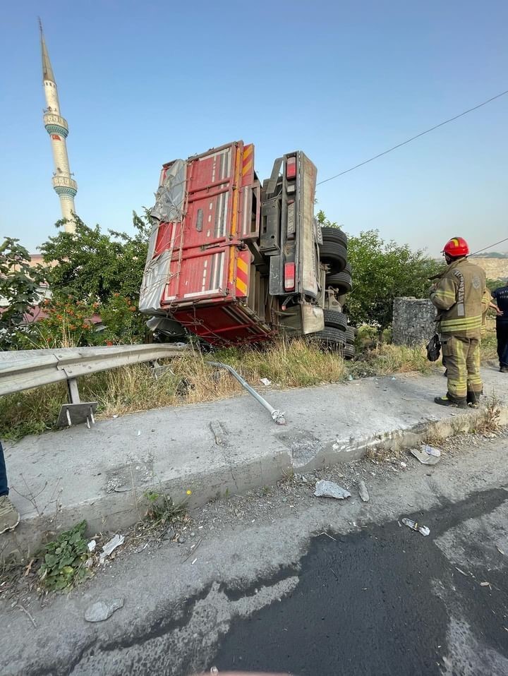 Başakşehir’de feci kaza: Bir kişi ölümden döndü, o anlar kamerada
