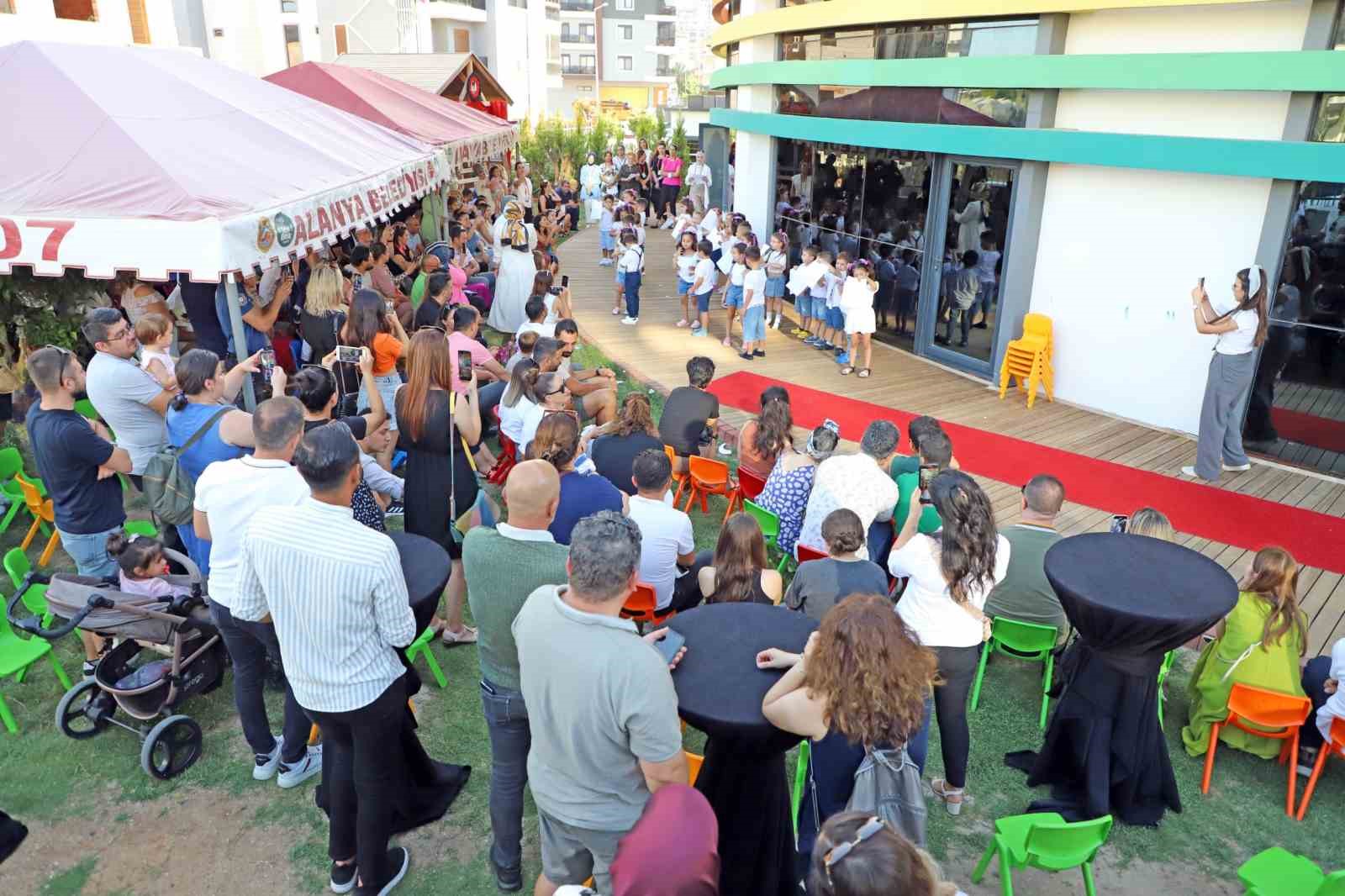 Alanya Belediyesi Kreş ve Çocuk Akademisi’nde mezuniyet heyecanı
