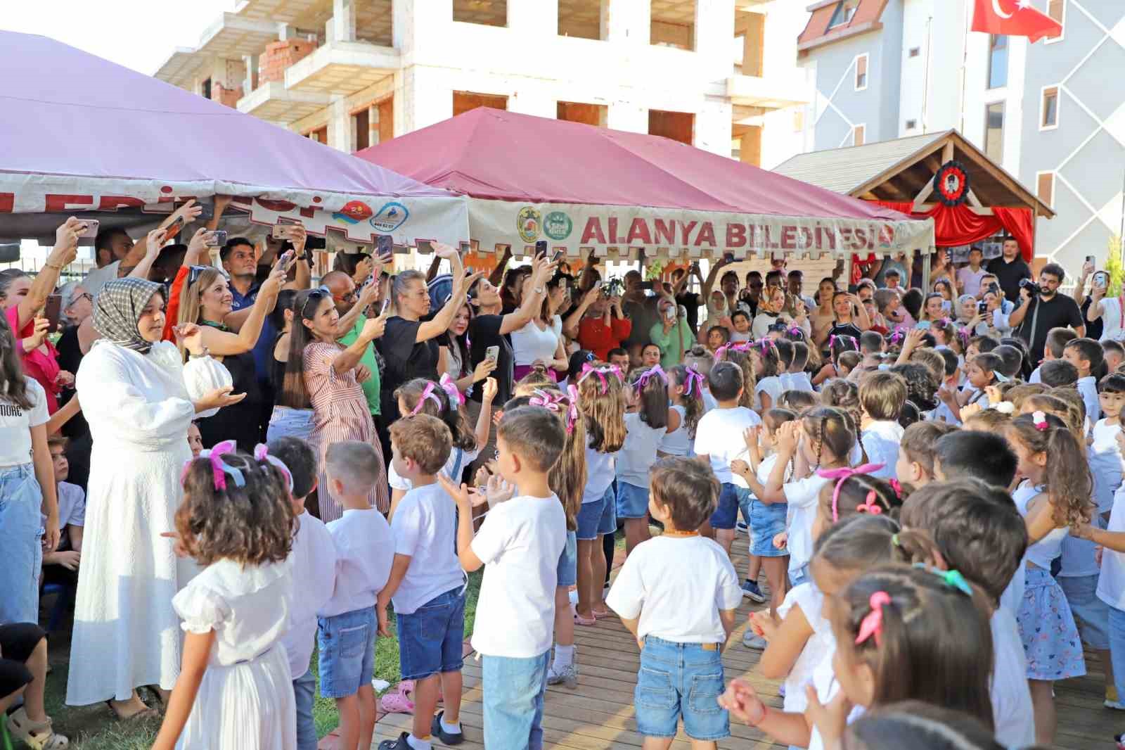 Alanya Belediyesi Kreş ve Çocuk Akademisi’nde mezuniyet heyecanı
