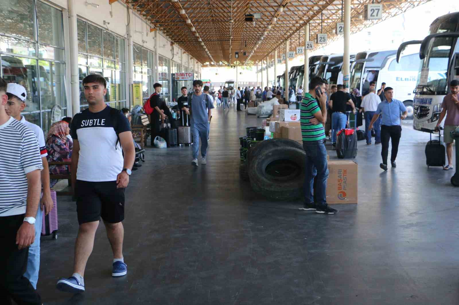 Diyarbakır Otogarı’nda bayram için geliş yoğunluğu başladı, denetimler sıklaştı
