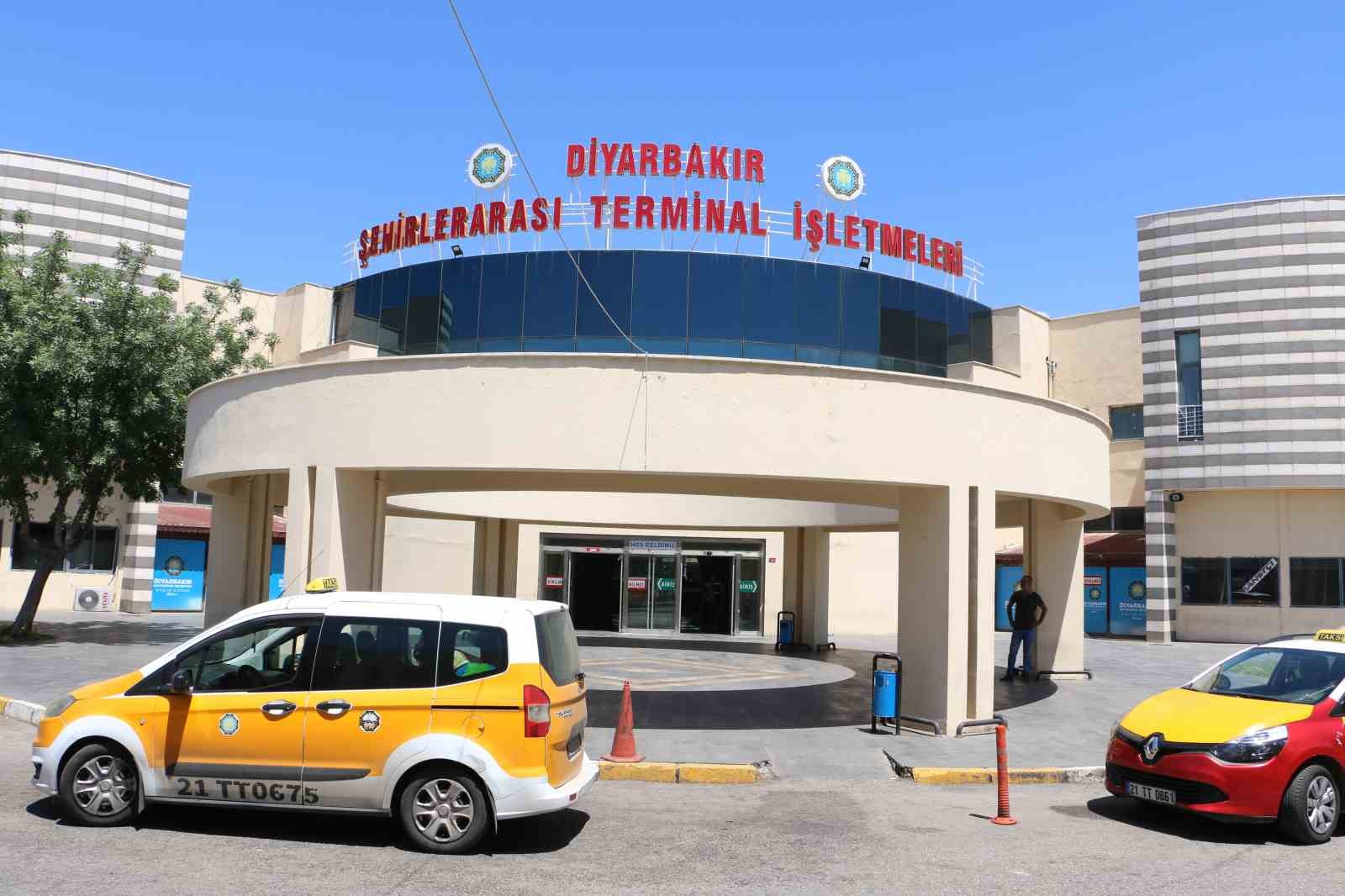 Diyarbakır Otogarı’nda bayram için geliş yoğunluğu başladı, denetimler sıklaştı
