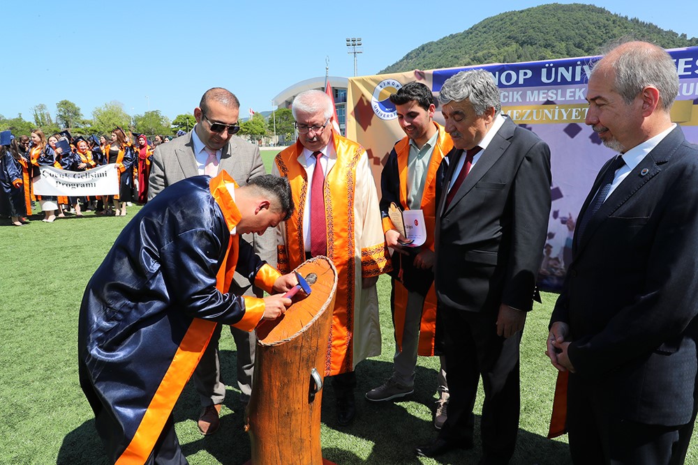 Ayancık MYO’da mezuniyet töreni
