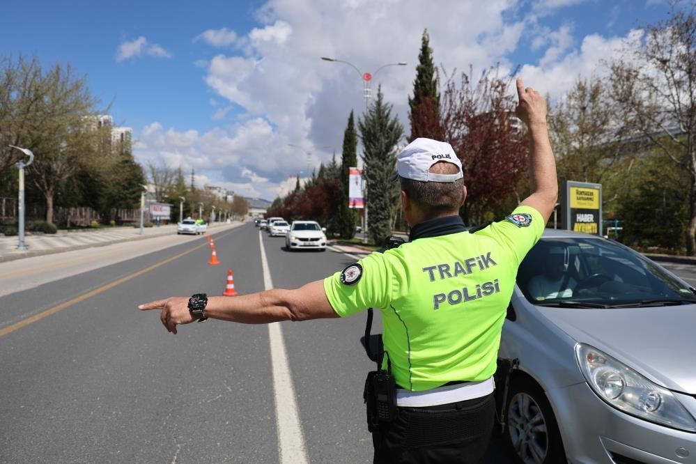 13 bin 487 araç kontrol edildi 42 sürücüye alkolden işlem yapıldı
