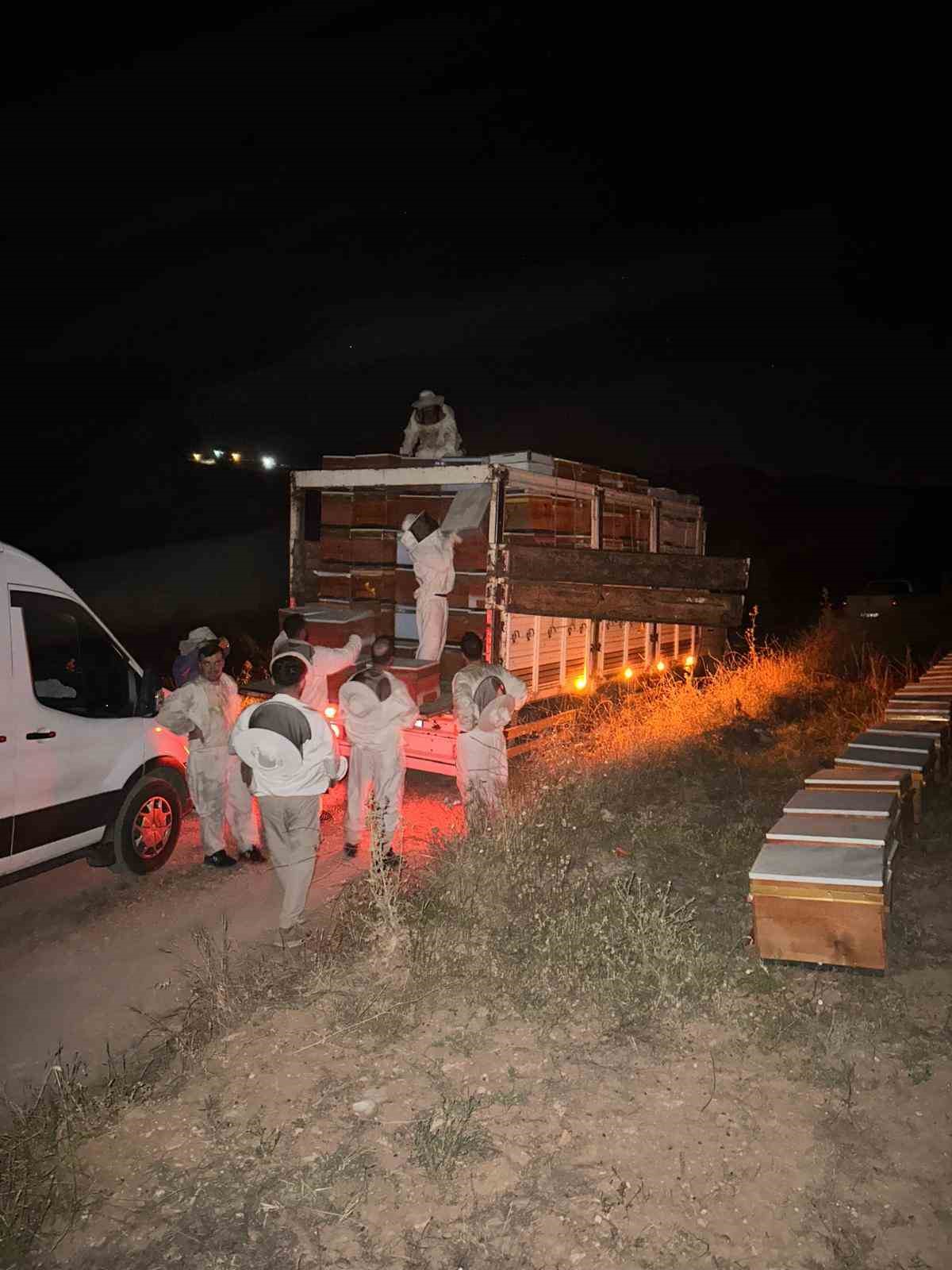 Siirt’te 2 bin adet arılı kovan dağıtıldı
