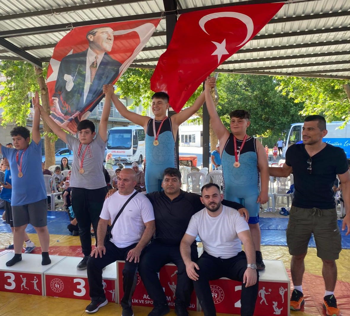 Yunusemreli güreşçiler Denizli’de Manisa’nın gururu oldu
