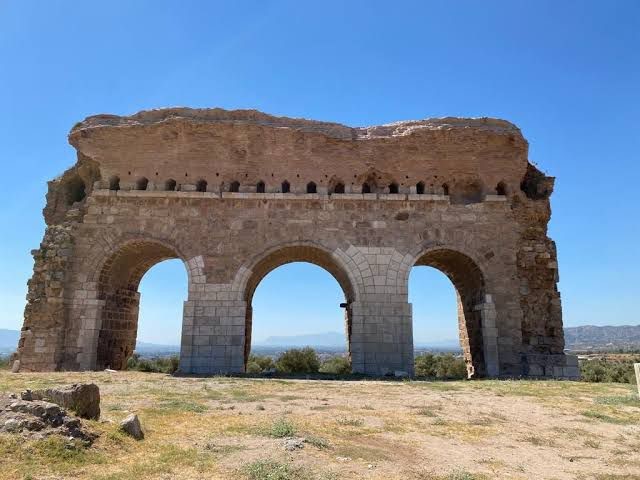 AYESOB’tan Tralleis Antik Kenti’ne büyük destek
