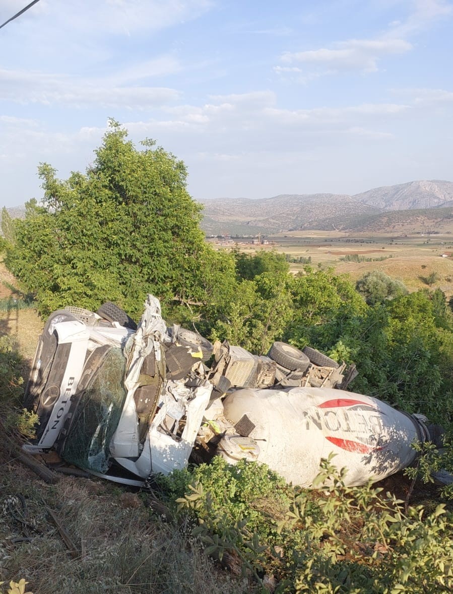 Kahramanmaraş’ta beton mikseri şarampole yuvarlandı: 1 yaralı
