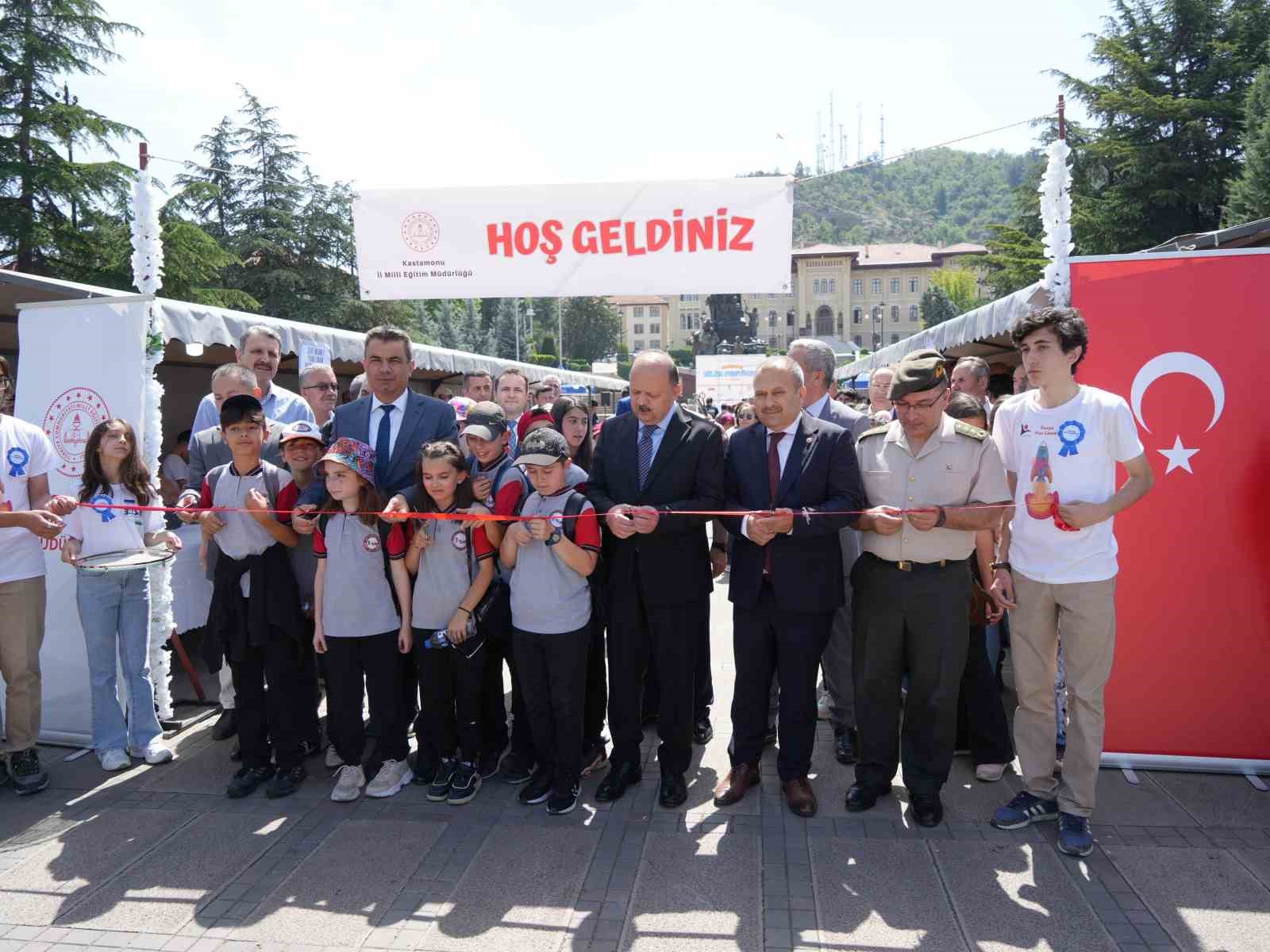 Öğrencilerin projeleri Bilim Festivali’nde sergilendi
