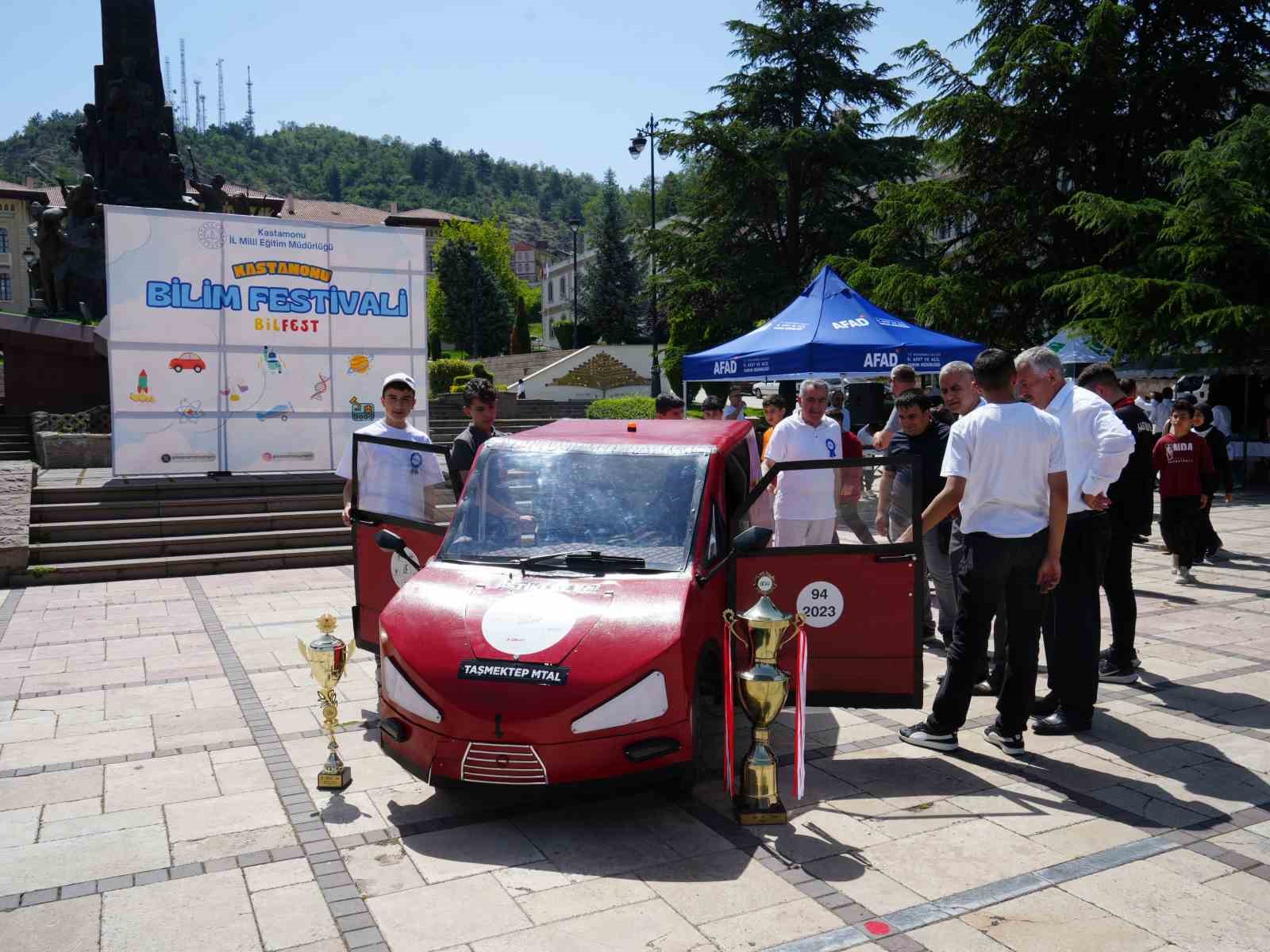 Öğrencilerin projeleri Bilim Festivali’nde sergilendi
