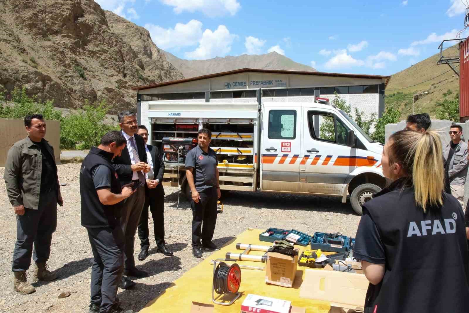 Vali Çelik deprem hazırlık çalışmalarını yerinde inceledi
