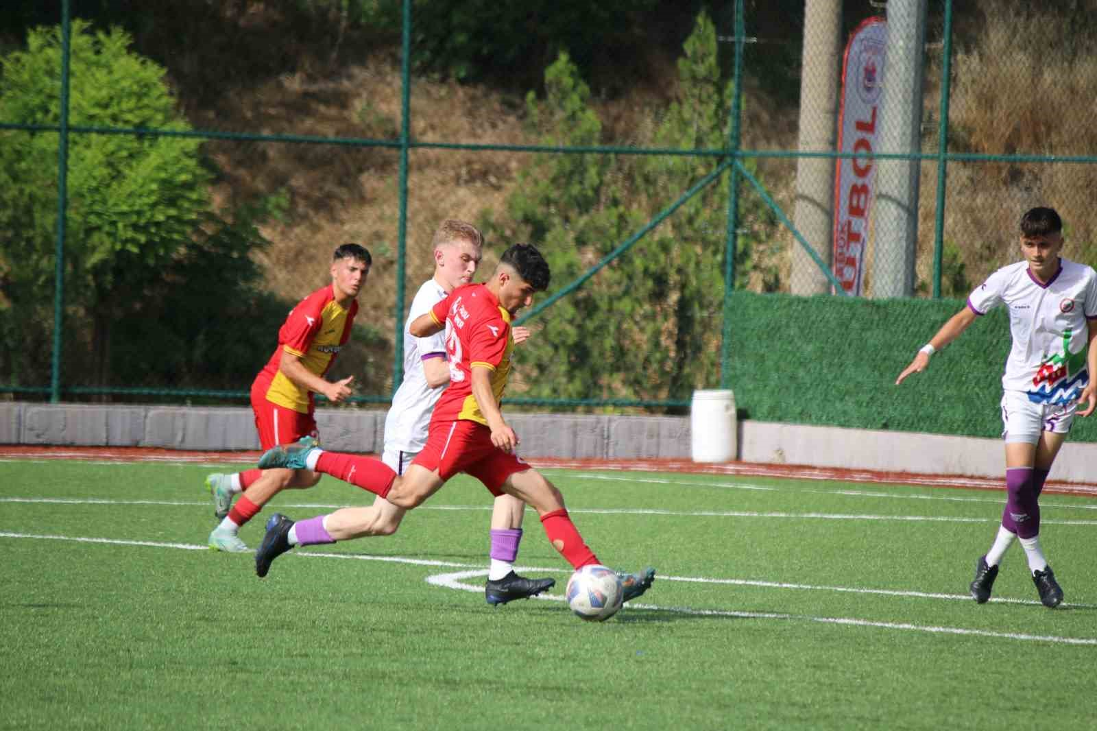 U-17 Türkiye Futbol Şampiyonası Karabük’te başladı
