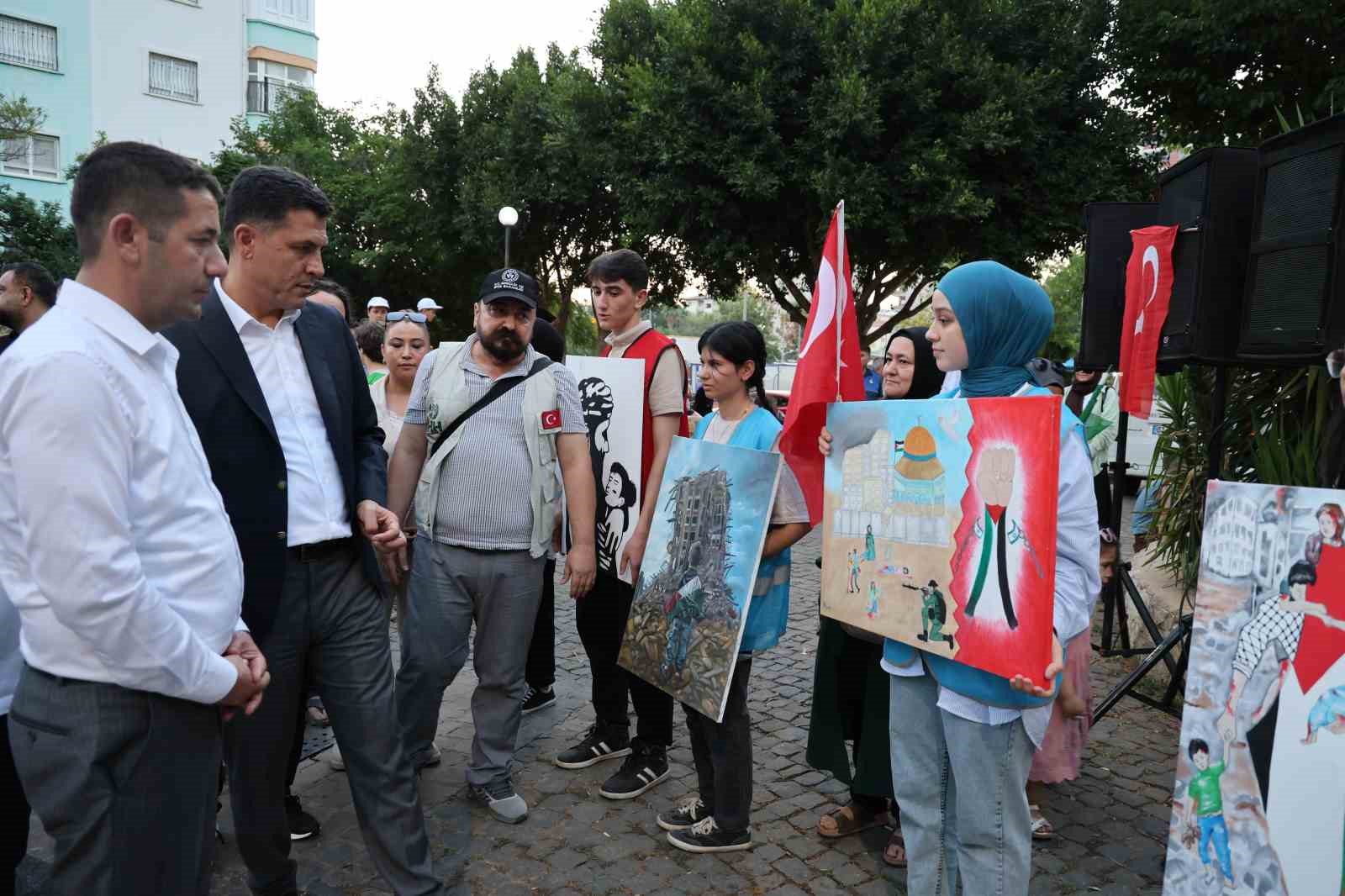 Kozanlılar Filistin ve Doğu Türkistan için tek yürek oldu
