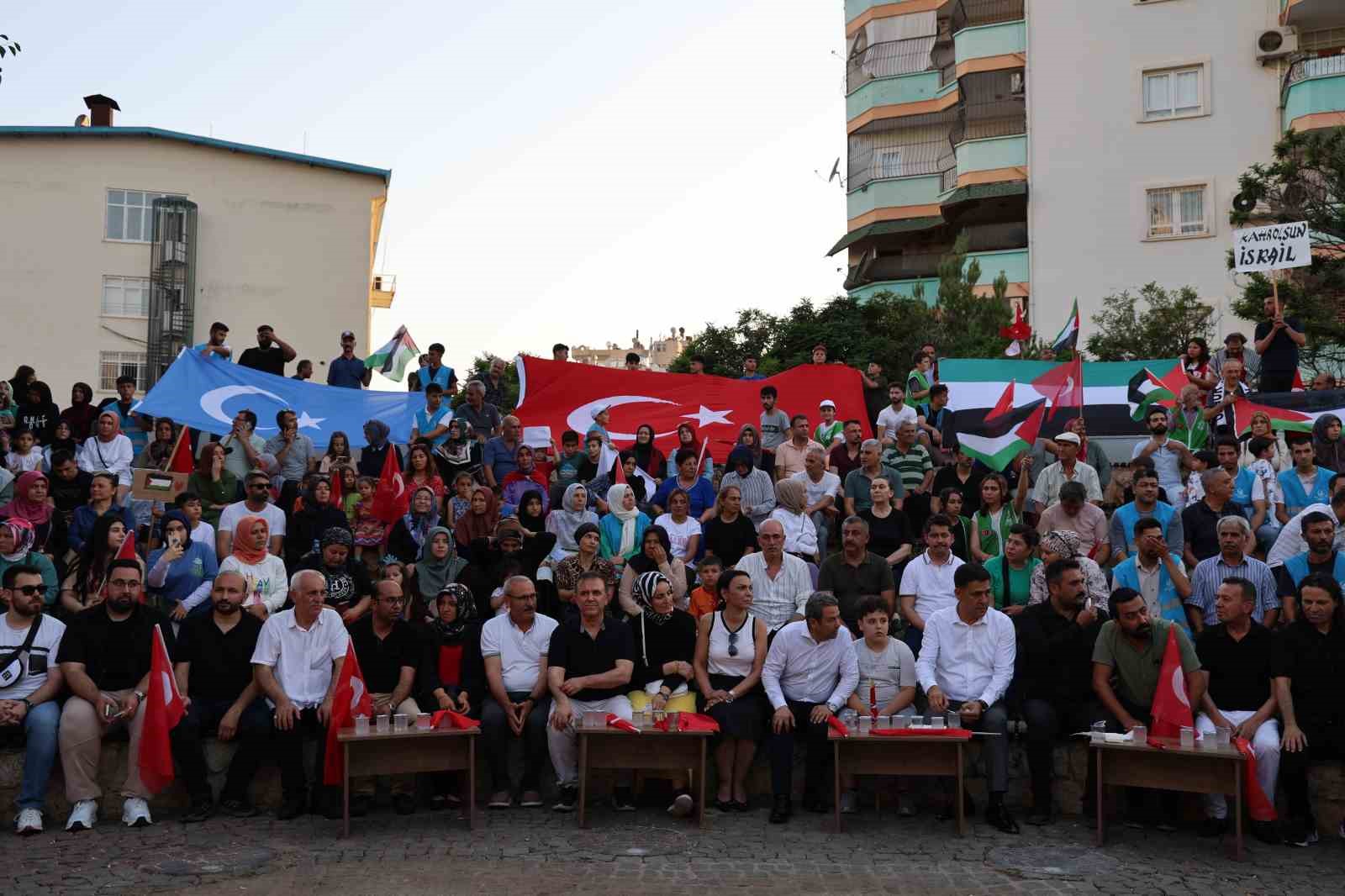 Kozanlılar Filistin ve Doğu Türkistan için tek yürek oldu
